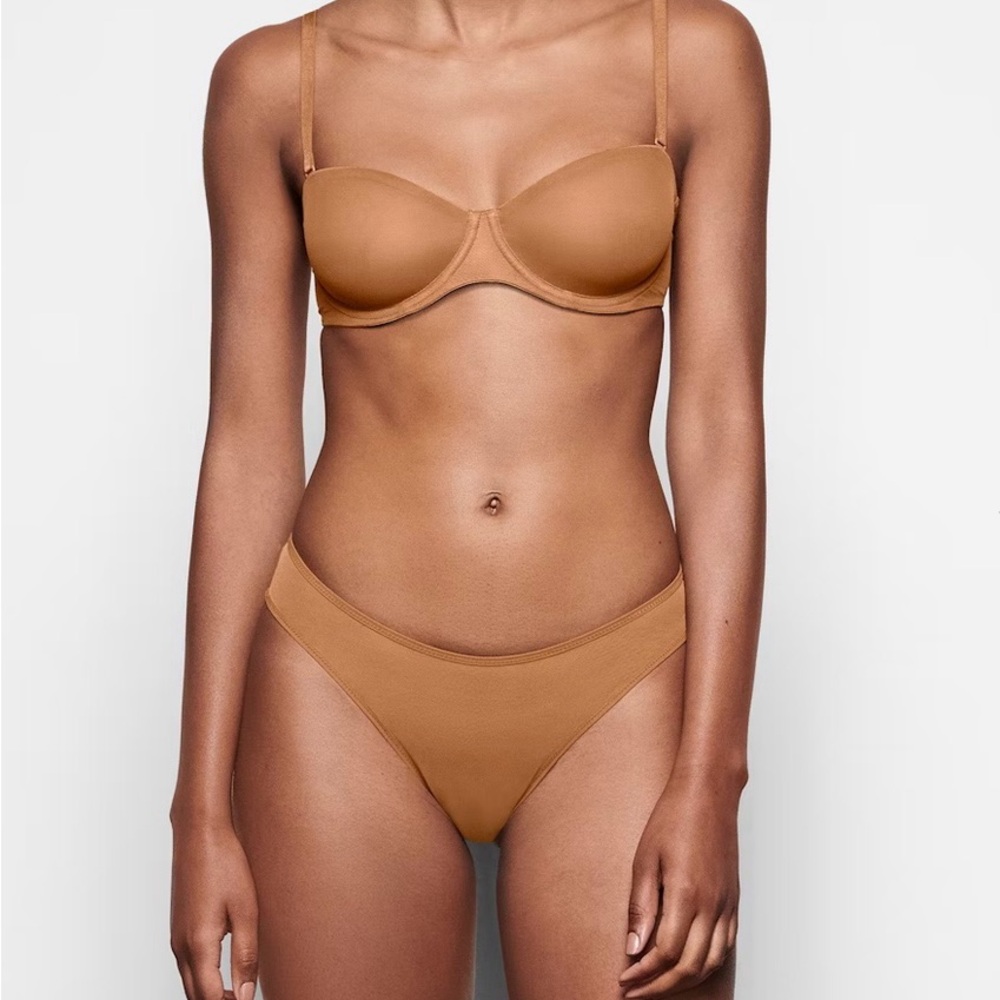 NWT SKIMS Ultra Fine Mesh Strapless Bra in Bronze 34D - Picture 4 of 10